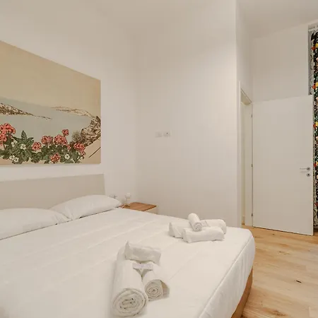 Guesthost - Brignole Lovely X4 *